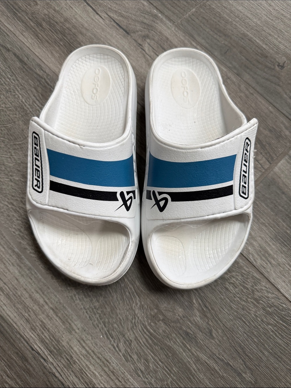 Bauer Oofos boy slides. Size M4